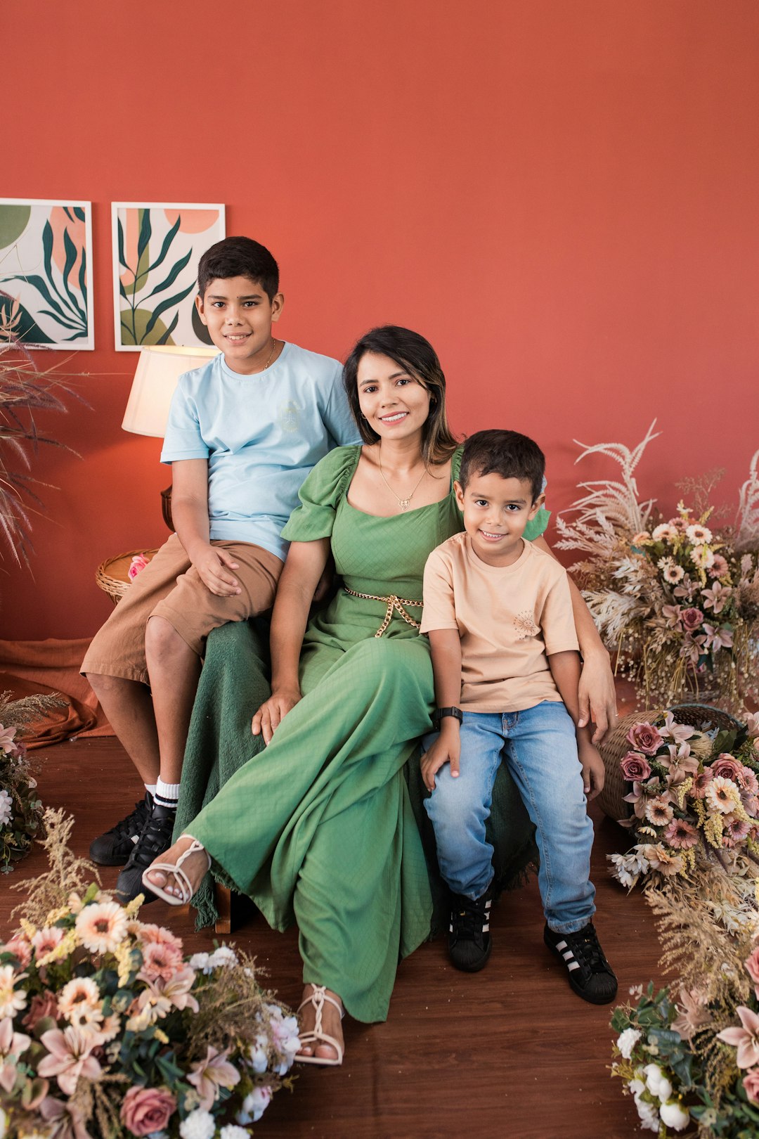 Familia en México planificando su presupuesto